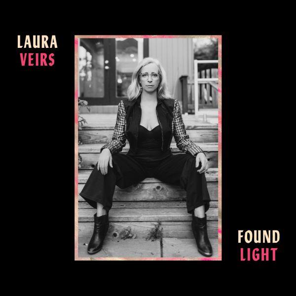 Found light / Laura Veirs | Veirs, Laura. Composition. Chant. Guitare électrique. Synthétiseur