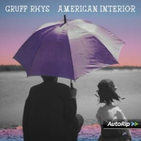 American interior | Gruff Rhys (1970-....). Chanteur. Musicien. Guitare. Musicien. Guitare. Musicien. Percussion. Musicien. Clavier. Musicien. Synthétiseur